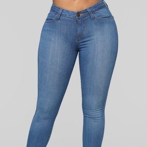 Fashion Nova mid rise jeans!